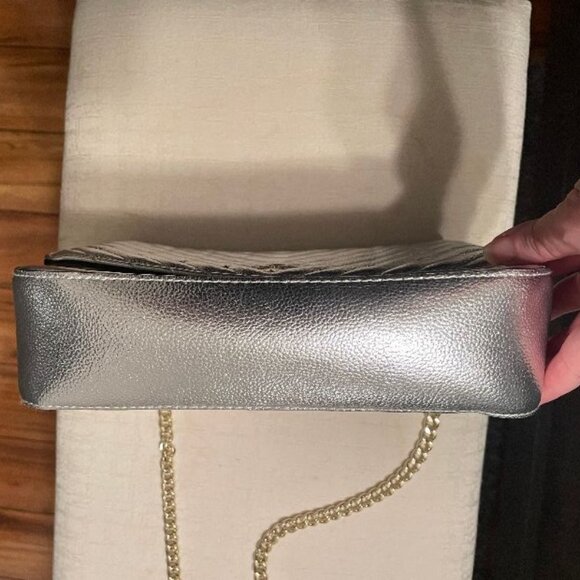 🤑PART OF ANY 3 FOR $10🤑  PRISTINE CONDITION VS Silver Metallic bag, - Picture 8 of 12
